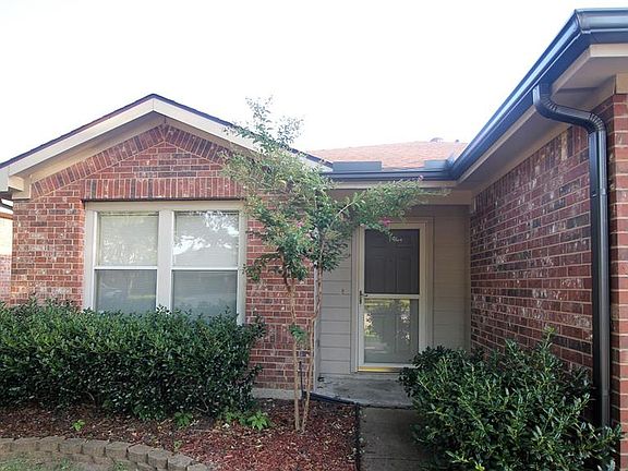 3rd image of 1567 Crown View Dr