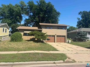 512 S Jessica Ave, Sioux Falls, SD 57103
