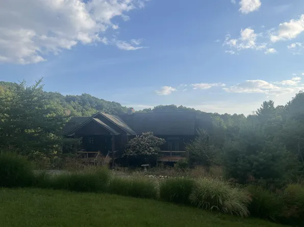 237 Rifton Ln NE, Pilot, VA 24138