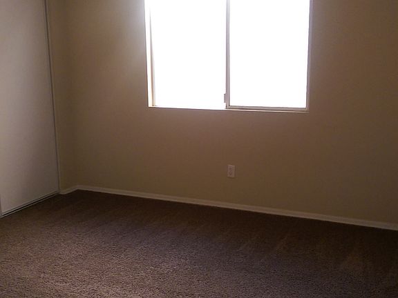 3rd image of 393 Ravensmere Ave
