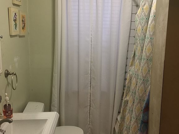 4th image of 2551 W Argyle St