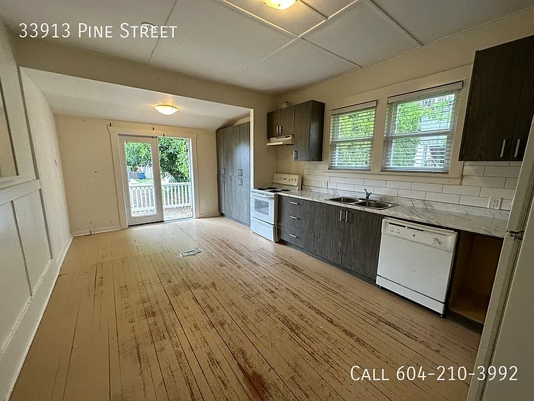 33913 Pine St — Photo 3