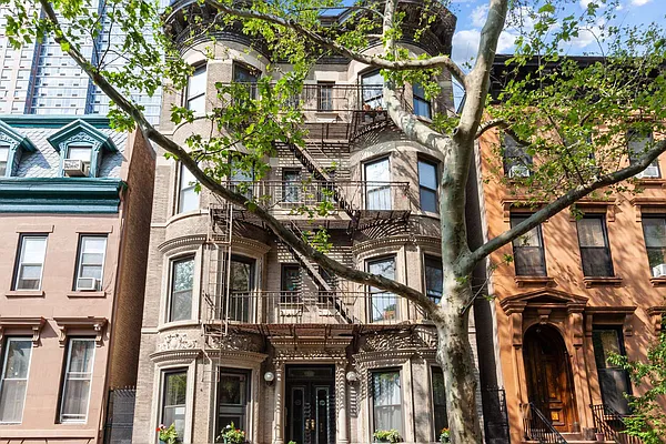 Sold by Compass | media 9
