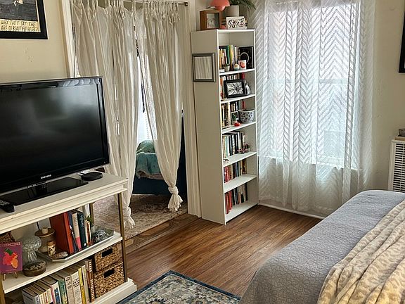 4th image of 626 S Burnside Ave APT 204