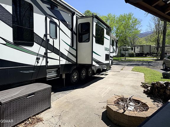 4th image of 4229 E Pkwy #314-lot 314