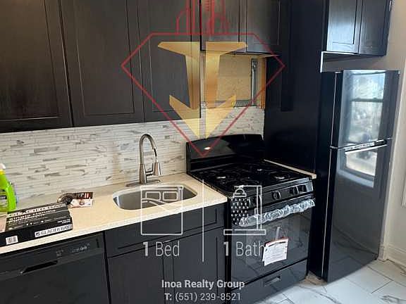 2nd image of 385 Danforth Ave APT 10