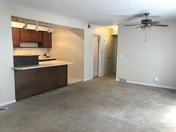 2nd image of 233 S Batavia Ave APT 3G
