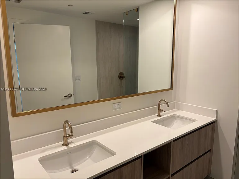 77 SE 5th St #2108 — Photo 9
