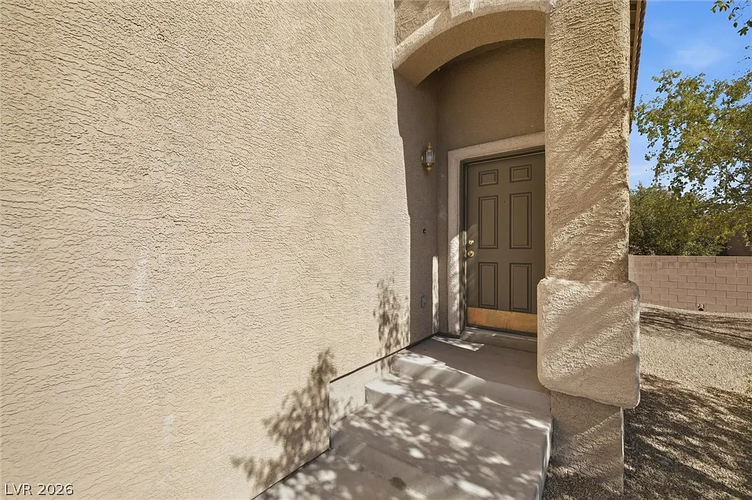 3 bed, 2.5 bath, 1955 sqft, $1,950 — Photo 3