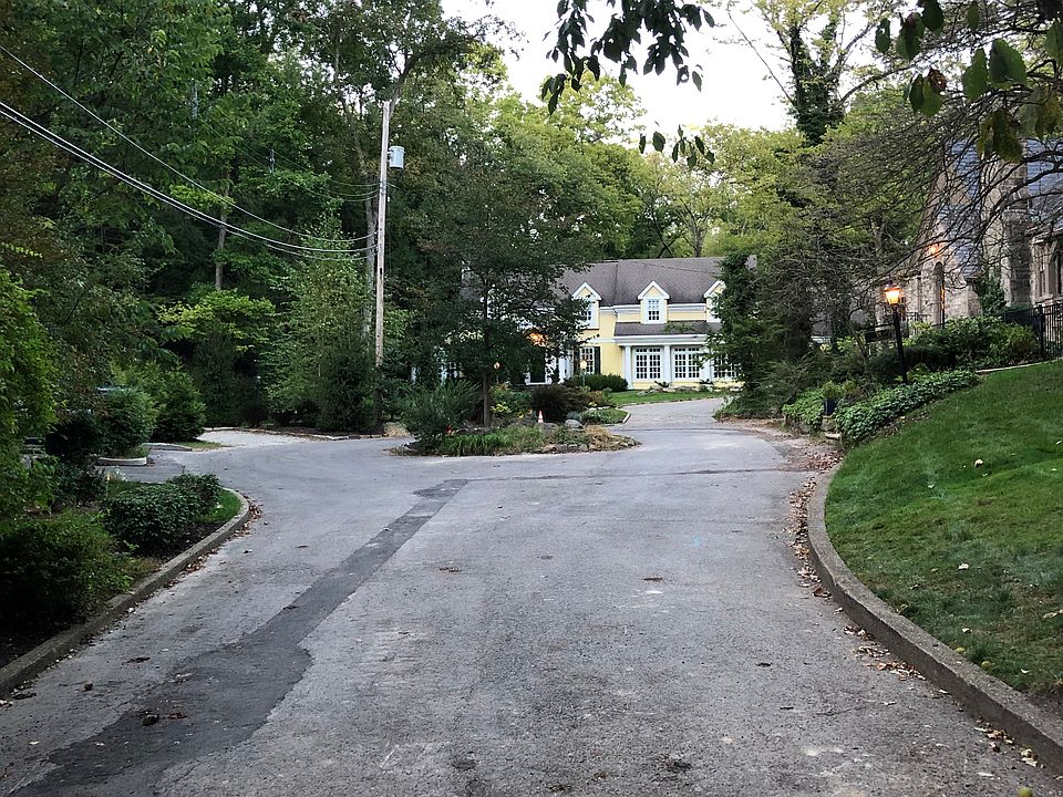 2nd image of 16 Forest Glen Dr