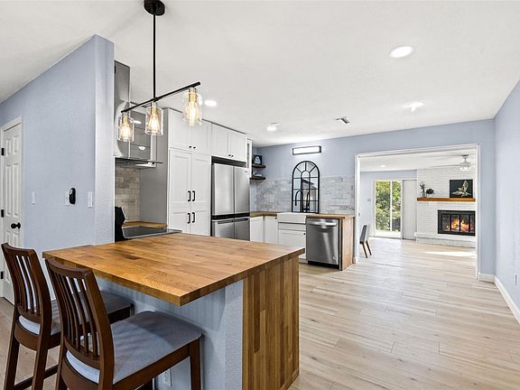 2nd image of 217A Evelyn Ave