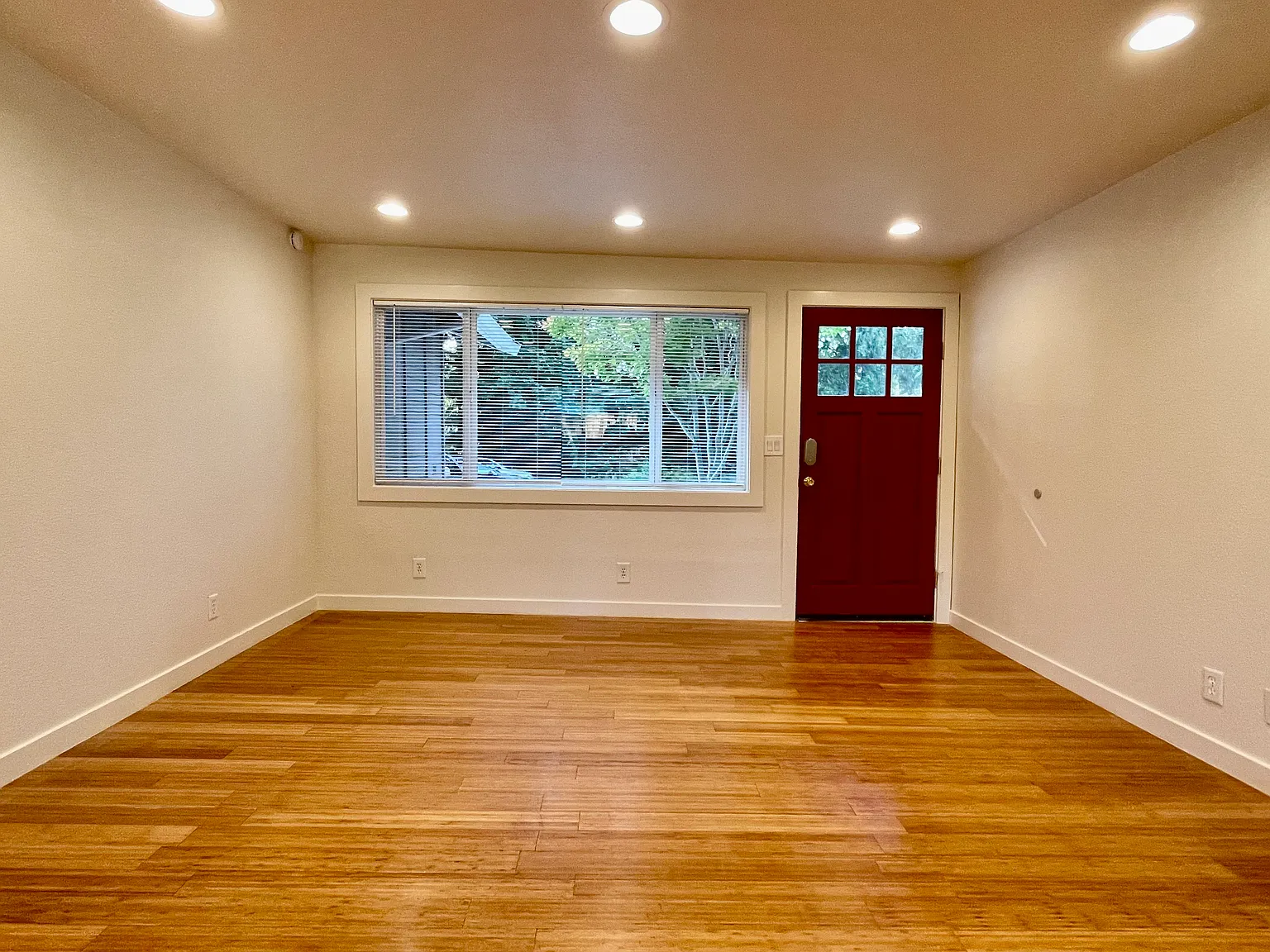 3 bed, 1170 sqft, $3,200 — Photo 4