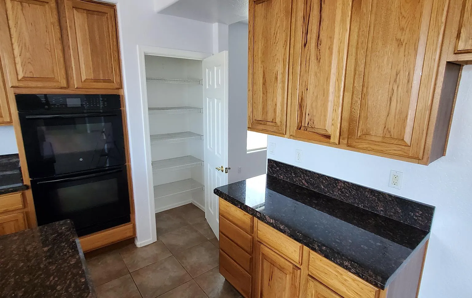 4 bed, 3.5 bath, 2763 sqft, $2,890 — Photo 3
