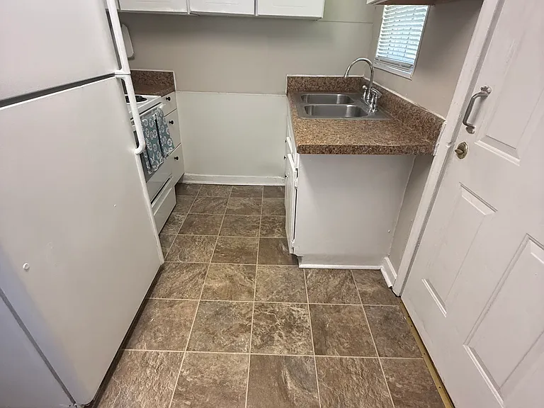 703 Parker St — Photo 8