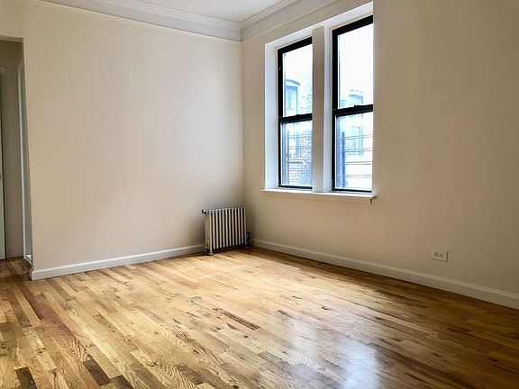 4th image of 79 Saint Nicholas Pl APT 4E
