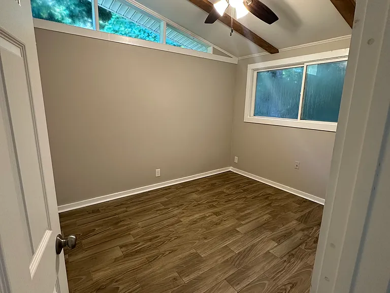 114 Robinhood Dr — Photo 12