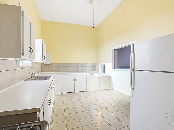 3rd image of 19 S Green St #1