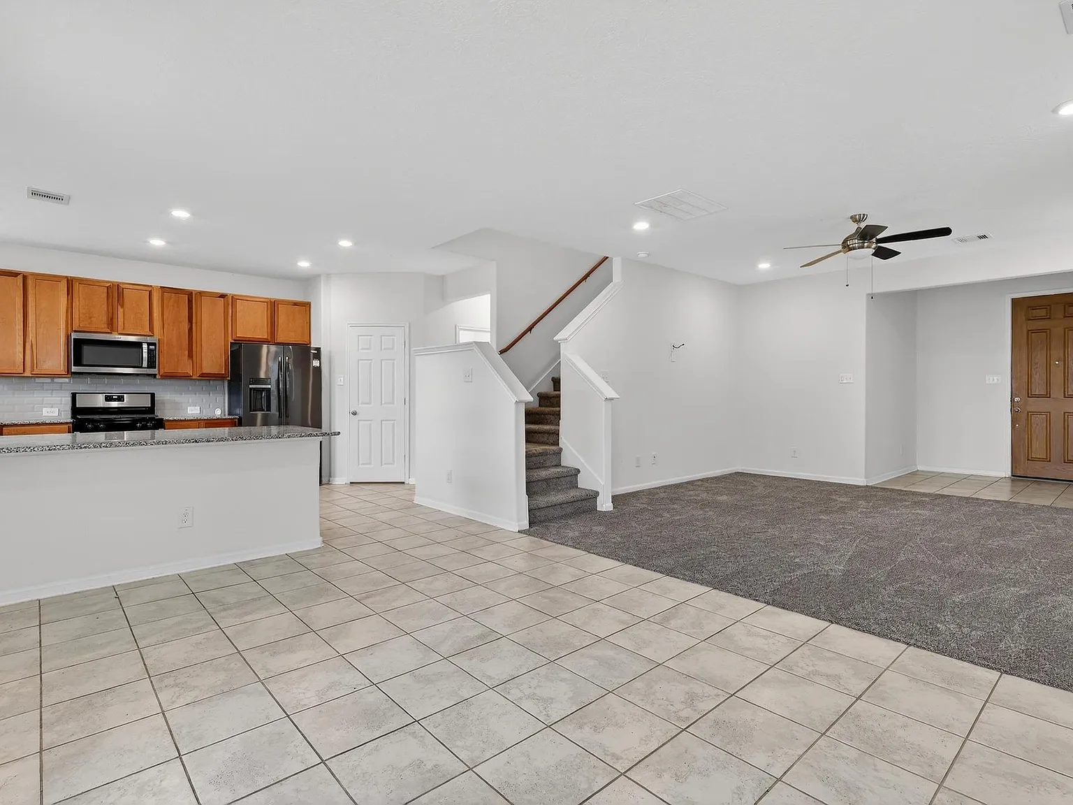 3 bed, 2.5 bath, 2220 sqft, $2,250 — Photo 3