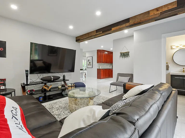 1902 Featherston Dr #1902 — Photo 31