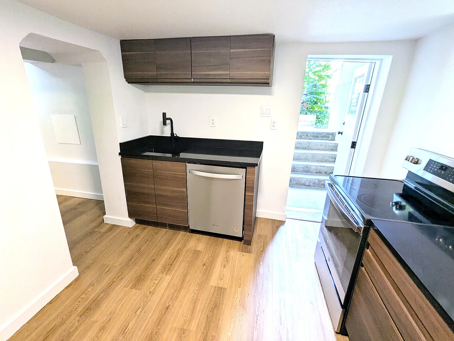 2 bed, 869 sqft, $1,350 — Photo 3