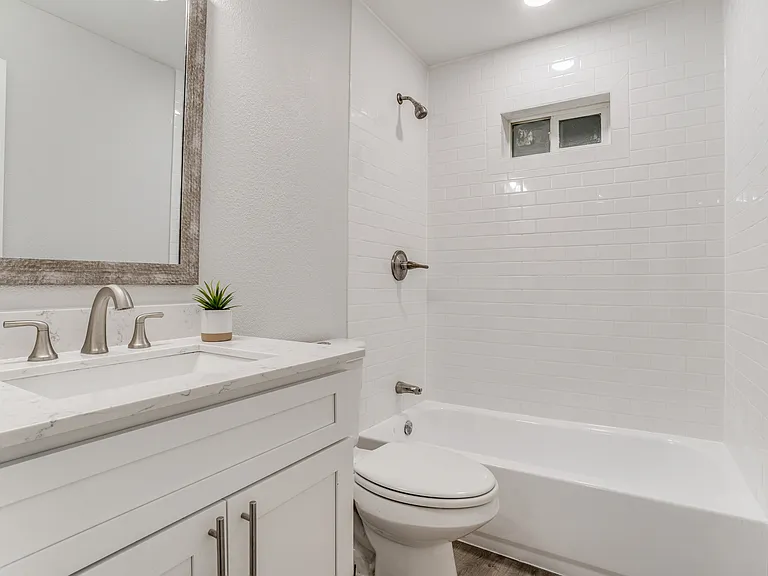 5444 Gaston Ave #102 — Photo 8