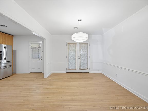 5th image of 2537 E 18th St