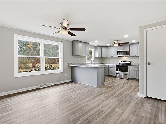 2nd image of 1554 Shellito Ln