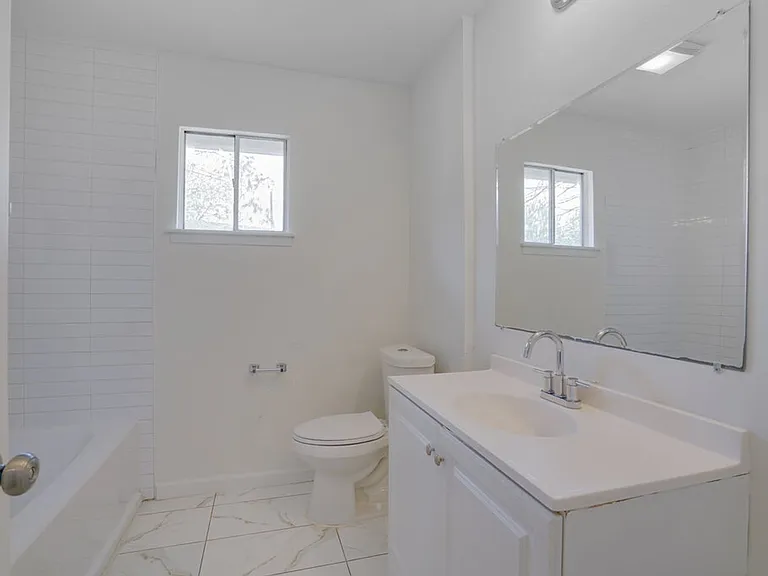 304 John Nance Garner Cir #A2 — Photo 18