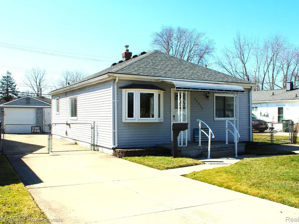 22952 Hoffman St, Saint Clair Shores, MI 48082