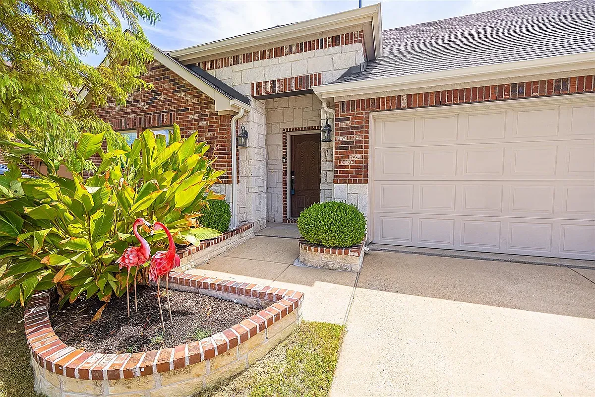 4 bed, 2136 sqft, $2,600 — Photo 1