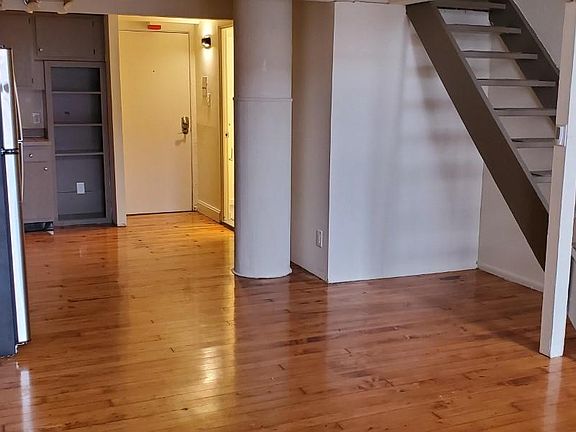 3rd image of 1327 Lombard St #1