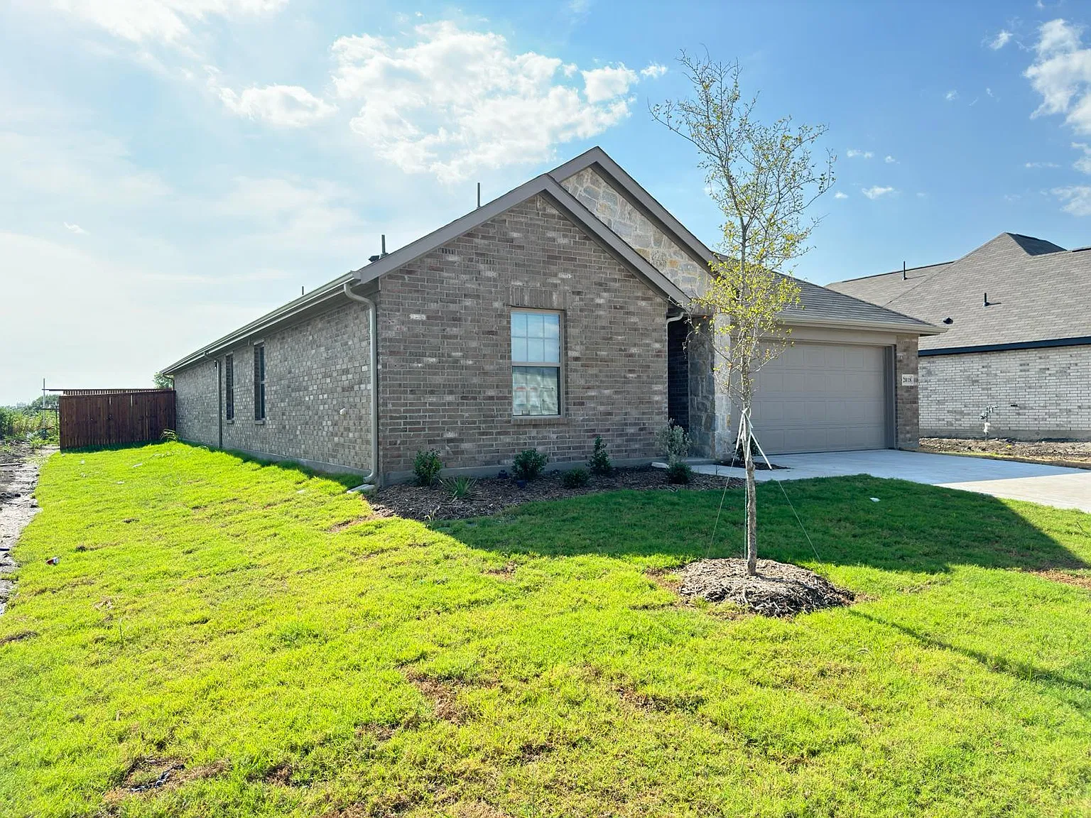 4 bed, 2213 sqft, $2,250 — Photo 2