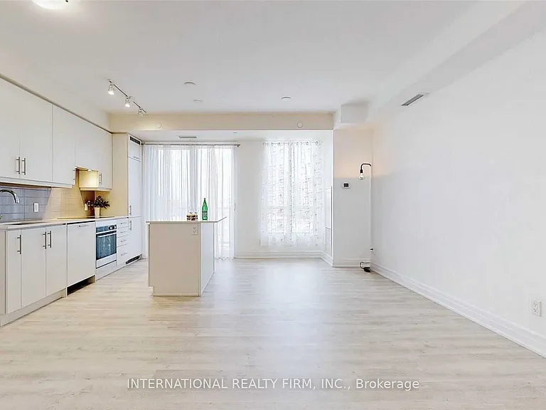 9085 Jane St #516 — Photo 11