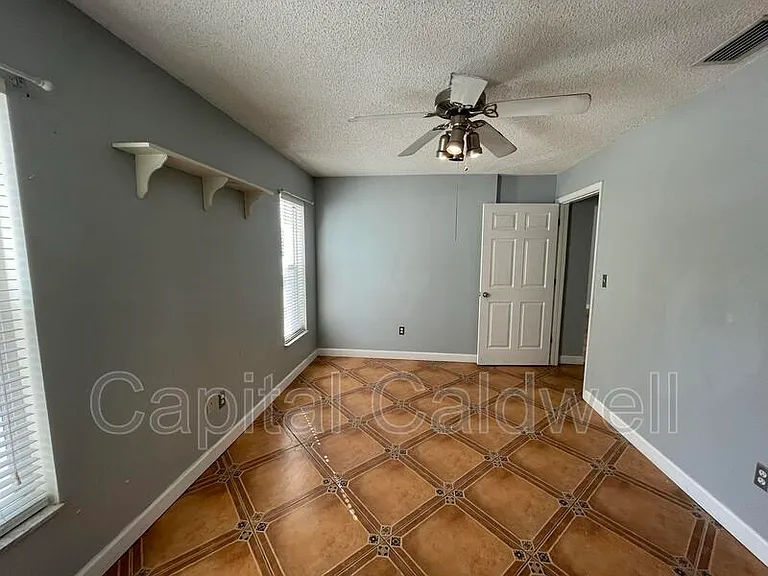 12813 Starling Dr — Photo 37
