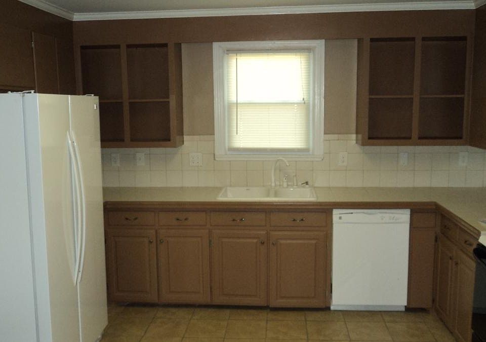 Spacious Kitchen (14x13)