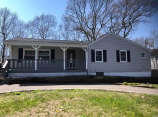 16 Crestwood Ave, Selden, NY 11784