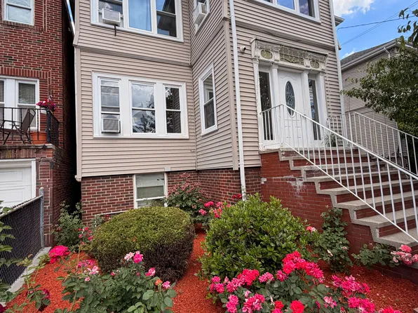 55 Union St APT 1, Chelsea, MA 02150