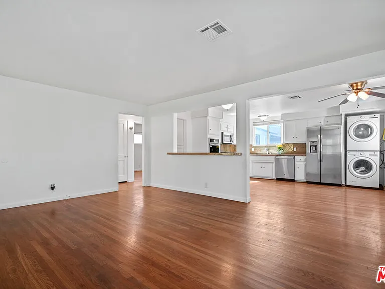 4940 Placidia Ave — Photo 16