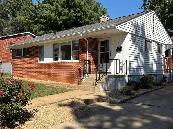 706 Cherry Hill Dr, Staunton, VA 24401