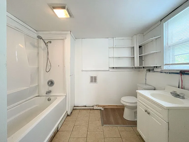 1523 E 4th Ave — Photo 12