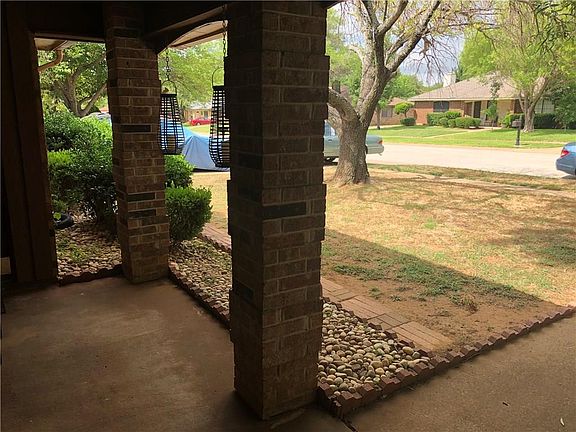 3rd image of 812 Rock Creek Dr