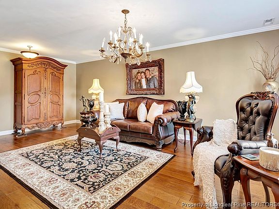 5th image of 676 Amberdale West Cir W