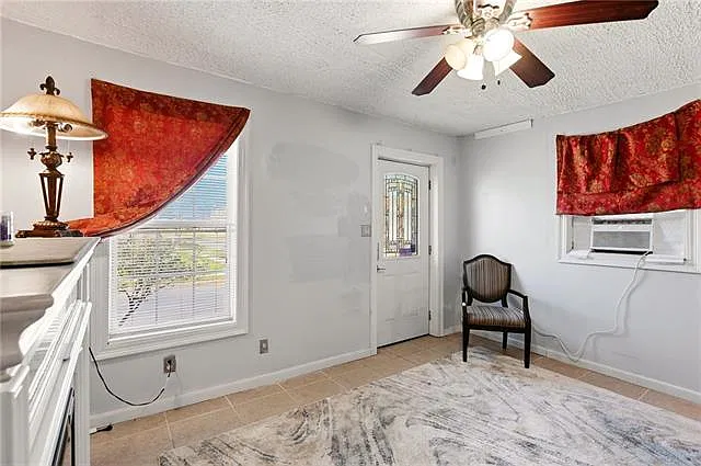 2 bed, 1.0 bath, 925 sqft, $1,550 — Photo 4