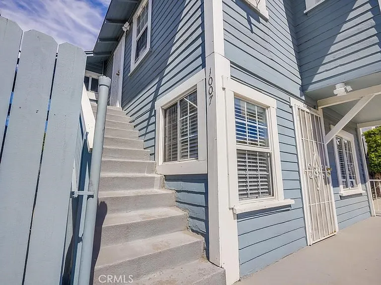 1007 Lewis Ave — Photo 2