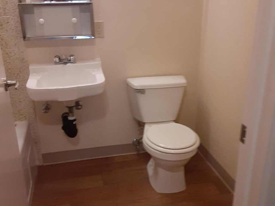 2nd image of 1354 Quincy St APT 5
