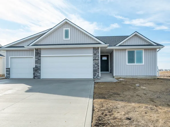 1475 Cedar St, Waukee, IA 50263