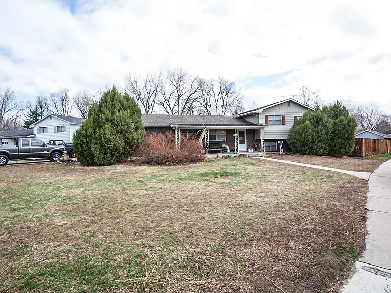 1100 Skyline Dr — Photo 3