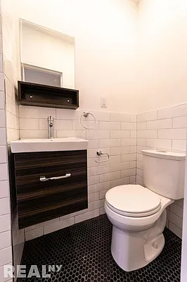 Rented by REAL New York | media 21