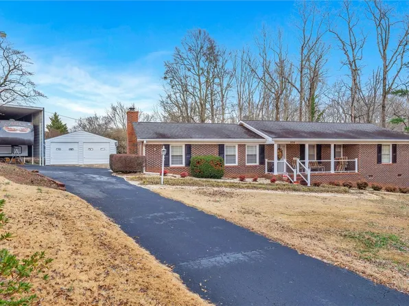 209 Earl St, Pickens, SC 29671