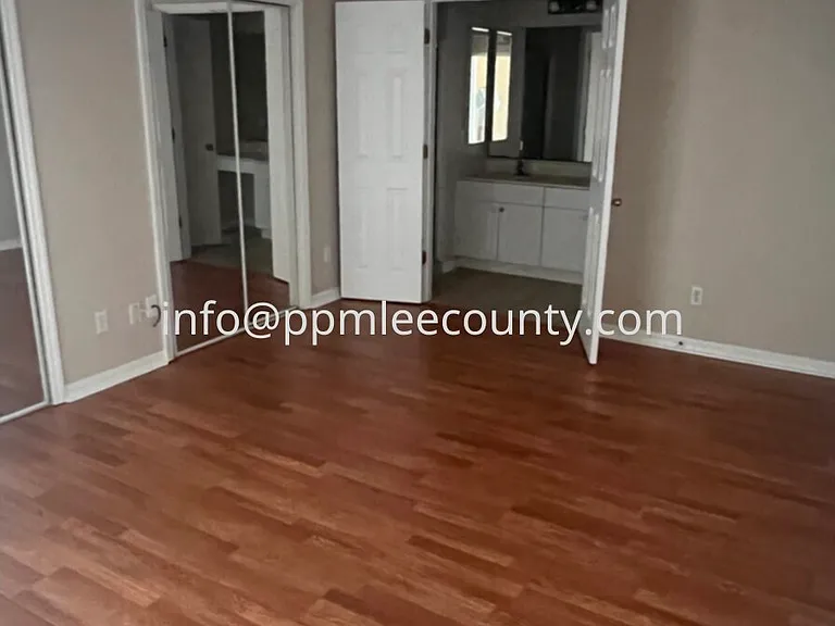 4618 SW 7th Pl — Photo 6